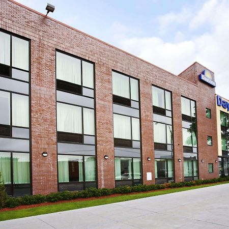 Days Inn Bronx New York Eksteriør billede