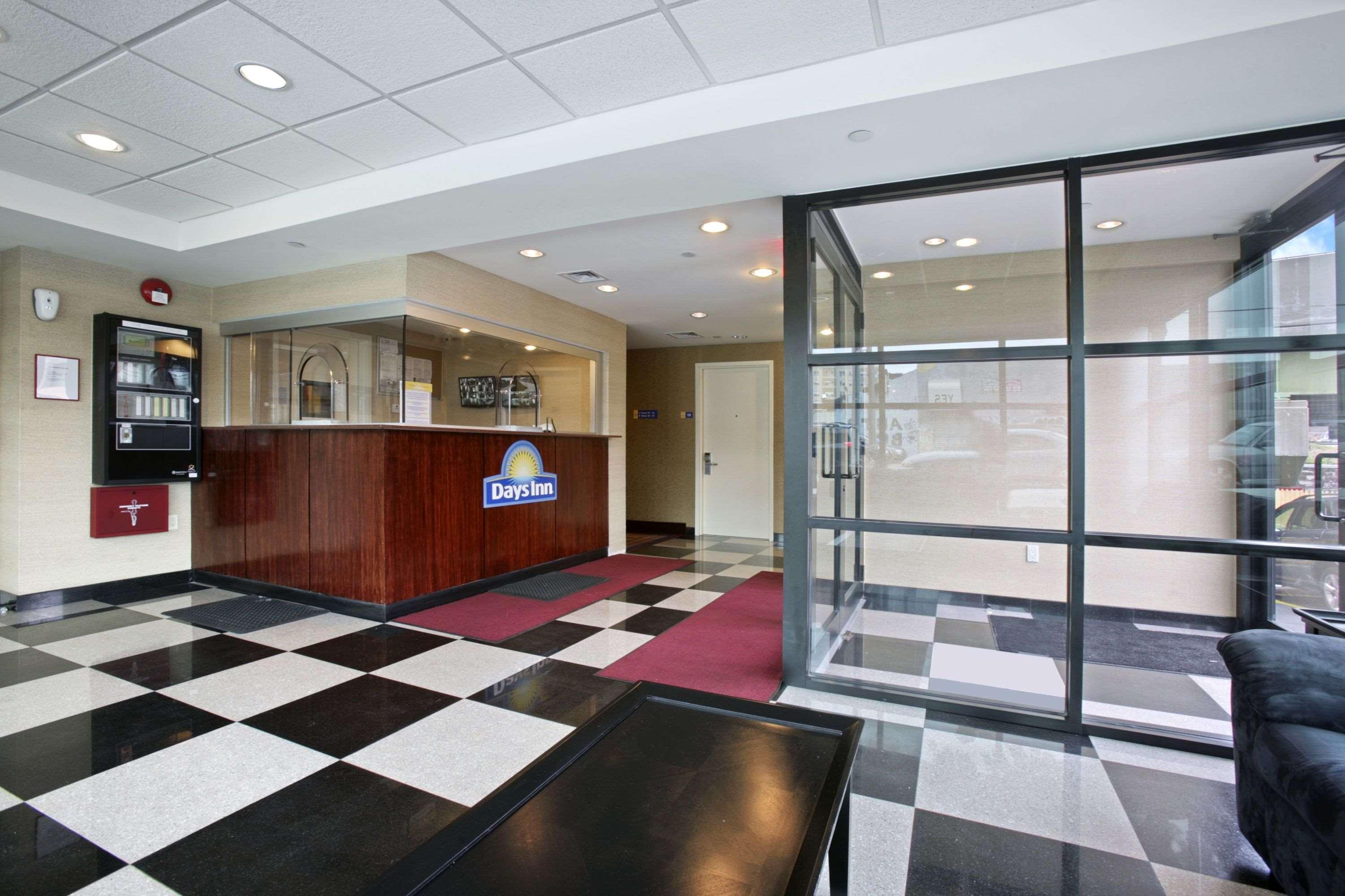 Days Inn Bronx New York Eksteriør billede